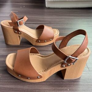 UNIVERSAL THREAD | Tan Block Heel Sandals | Size 10 | Like New